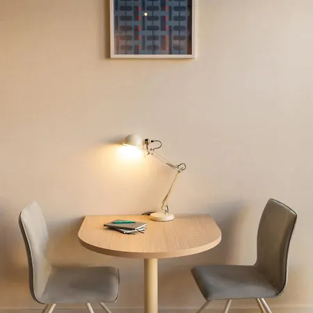 Modern In With Desk For Remote Work And Access To The Gym By Renters Apartamento *