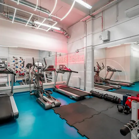 Modern In With Desk For Remote Work And Access To The Gym By Renters * ヴロツワフ