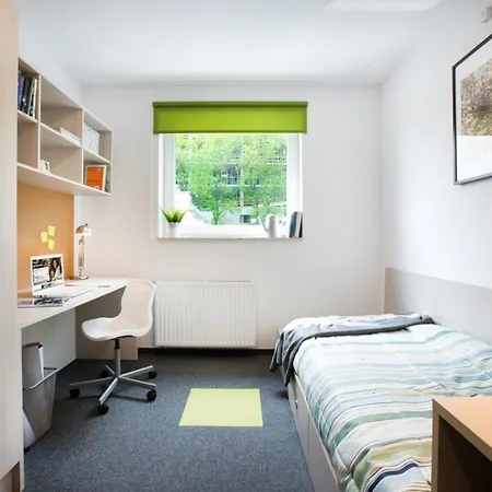 Modern In With Desk For Remote Work And Access To The Gym By Renters * ヴロツワフ