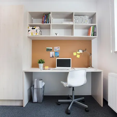 Modern In With Desk For Remote Work And Access To The Gym By Renters Wrocław