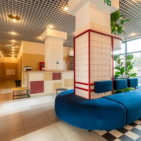 Modern In With Desk For Remote Work And Access To The Gym By Renters ヴロツワフ