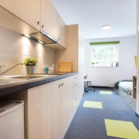 Modern In With Desk For Remote Work And Access To The Gym By Renters Appartement Wrocław