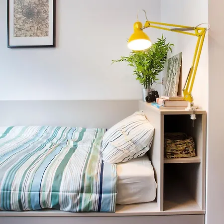 Modern In With Desk For Remote Work And Access To The Gym By Renters アパート ヴロツワフ