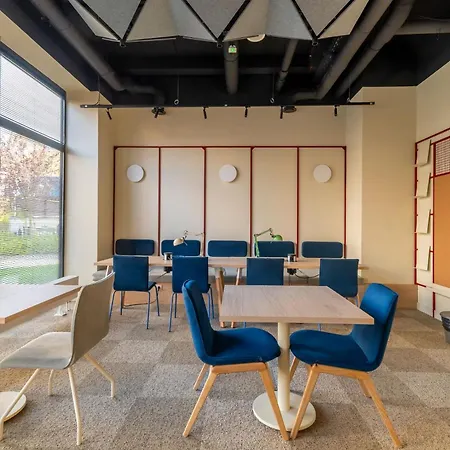 Modern In With Desk For Remote Work And Access To The Gym By Renters *